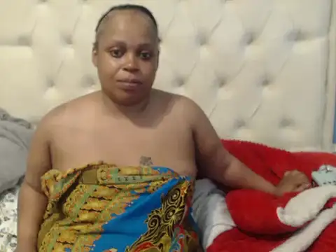 THESHORTQUEEN online show from 11/17/25, 07:51