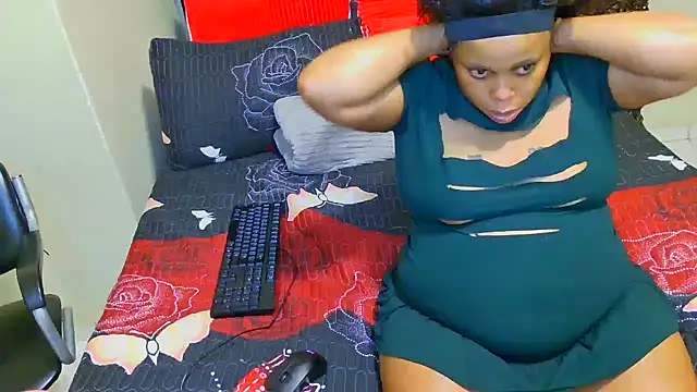 THESHORTQUEEN online show from 12/15/25, 06:03