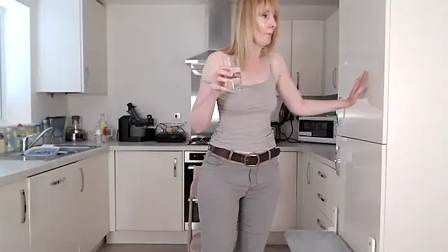 Snapshot of British_Goddess_Anna chatting on 07/04/26, 08:10 British Goddess Anna online show from 07/04/26, 08:10