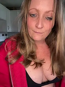 HoneyBluex online show from 04/15/26, 11:27