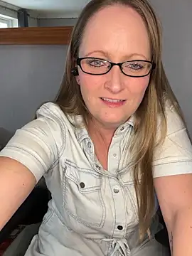 Snapshot of HoneyBluex chatting on 01/06/26, 01:15 HoneyBluex online show from 01/06/26, 01:15