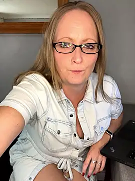 HoneyBluex online show from 11/06/25, 01:26