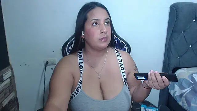 Snapshot of KathyHardcore69 chatting on 06/24/26, 04:00 KathyHardcore69 online show from 06/24/26, 04:00