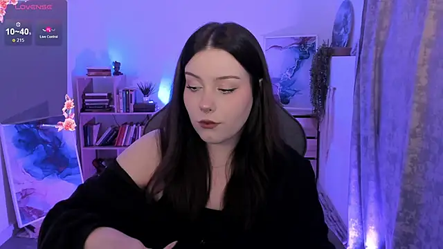 Snapshot of CoralineKeyns chatting on 10/04/25, 05:20 CoralineKeyns online show from 10/04/25, 05:20