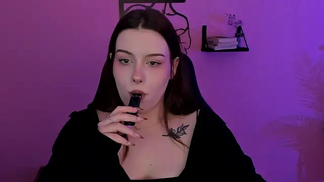 Snapshot of CoralineKeyns chatting on 02/26/25, 08:39 CoralineKeyns online show from 02/26/25, 08:39