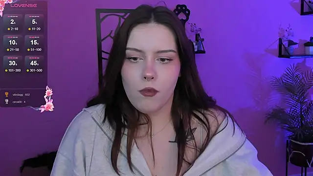 Snapshot of CoralineKeyns chatting on 03/18/25, 08:28 CoralineKeyns online show from 03/18/25, 08:28