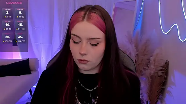 CoralineKeyns online show from 06/05/26, 05:23