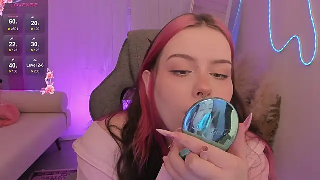 CoralineKeyns online show from 05/04/26, 05:33