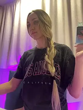 Lunalikaiya online show from 12/13/25, 08:04