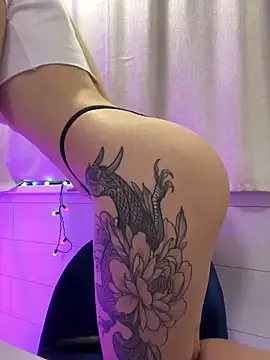 Lunalikaiya online show from 12/15/25, 07:09