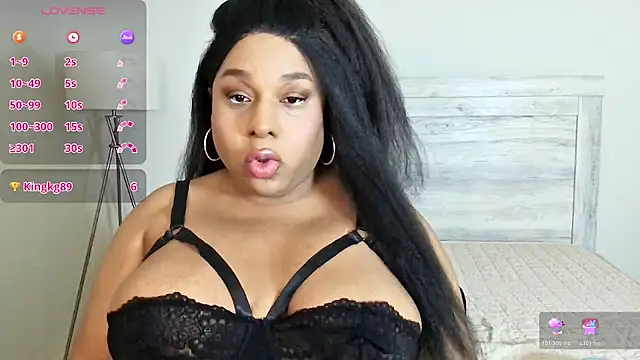 Snapshot of Carmen_Cream chatting on 03/25/26, 09:41 Carmen Cream online show from 03/25/26, 09:41