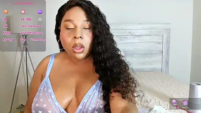 Snapshot of Carmen_Cream chatting on 04/16/26, 08:04 Carmen Cream online show from 04/16/26, 08:04