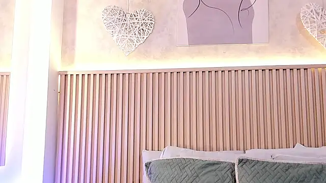 daiana curly online show from 10/04/25, 08:21