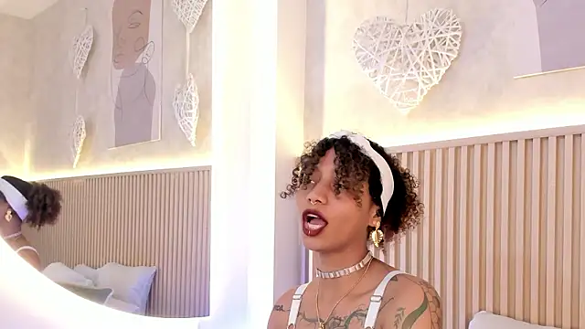 daiana curly online show from 02/02/26, 07:46