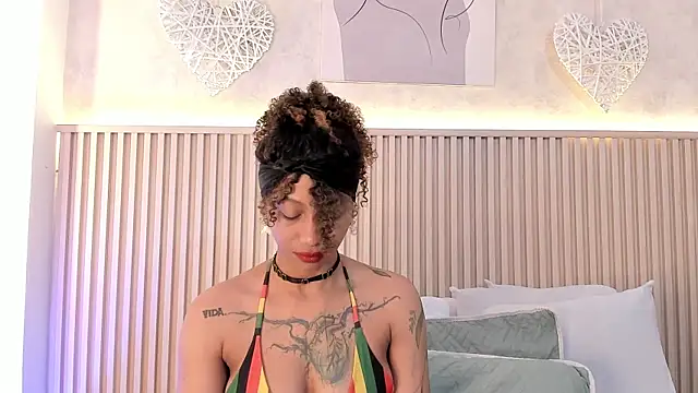 daiana curly online show from 09/26/25, 08:05