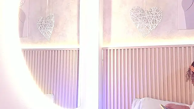 daiana curly online show from 09/25/25, 08:04