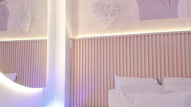 daiana curly online show from 10/17/25, 07:37