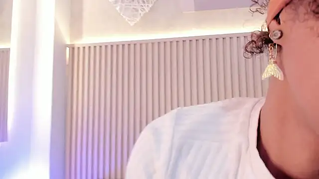 daiana curly online show from 10/28/25, 07:24