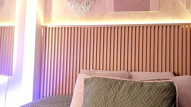 daiana curly online show from 10/10/25, 08:09