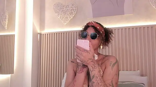 daiana curly online show from 04/08/26, 08:10