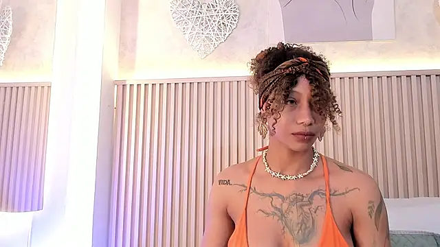 daiana curly online show from 10/07/25, 07:59