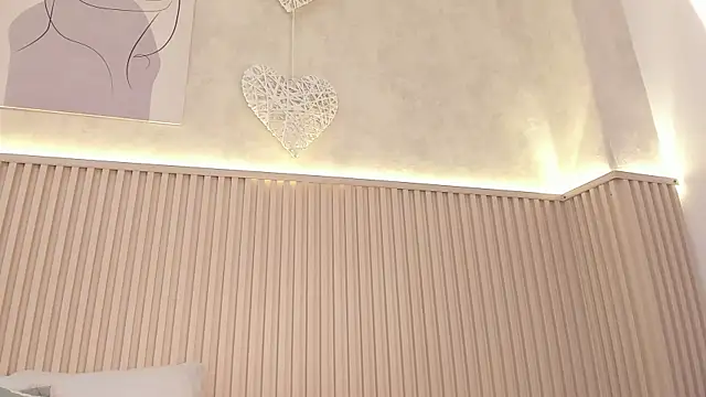 daiana curly online show from 04/15/26, 07:58