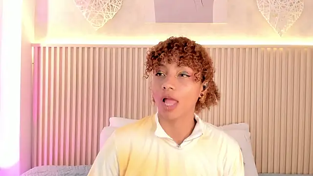 Snapshot of daiana_curly chatting on 06/28/26, 03:46 daiana curly online show from 06/28/26, 03:46