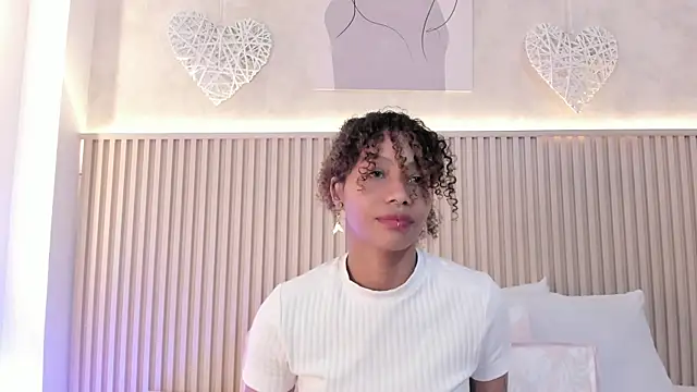 daiana curly online show from 10/24/25, 07:57