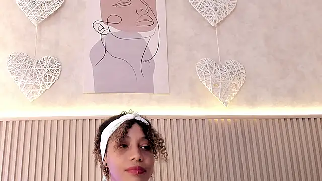 daiana curly online show from 11/11/25, 08:58