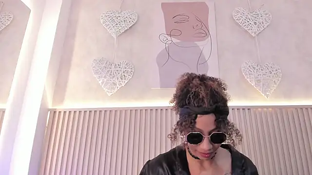 daiana curly online show from 10/26/25, 08:31