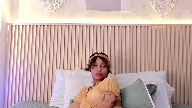 daiana curly online show from 11/07/25, 08:02