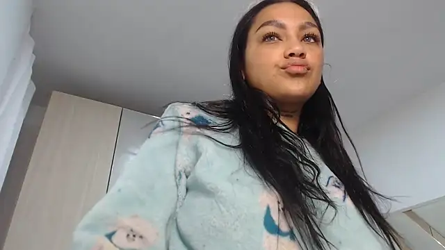 fairylatin222 online show from 10/21/25, 10:36