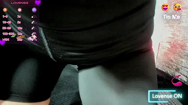 Snapshot of Cloee66 chatting on 11/08/25, 12:42 Cloee66 online show from 11/08/25, 12:42