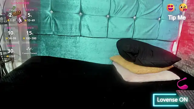 Snapshot of Cloee66 chatting on 12/03/25, 06:51 Cloee66 online show from 12/03/25, 06:51