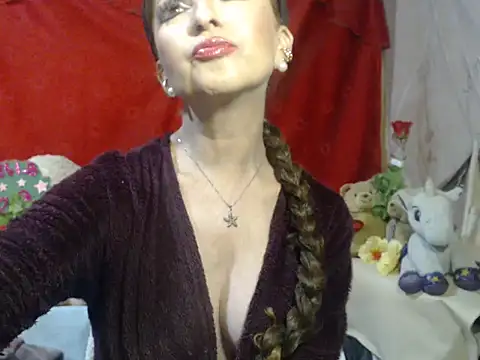 Snapshot of hottieperla chatting on 10/12/25, 04:08 hottieperla online show from 10/12/25, 04:08