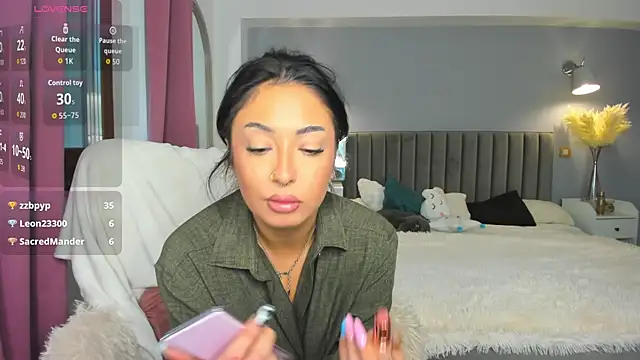 Awesome Jolie online show from 10/03/25, 10:28