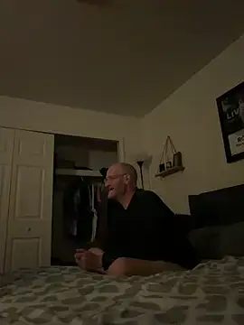 Snapshot of ucbryson chatting on 06/19/26, 04:29 ucbryson online show from 06/19/26, 04:29