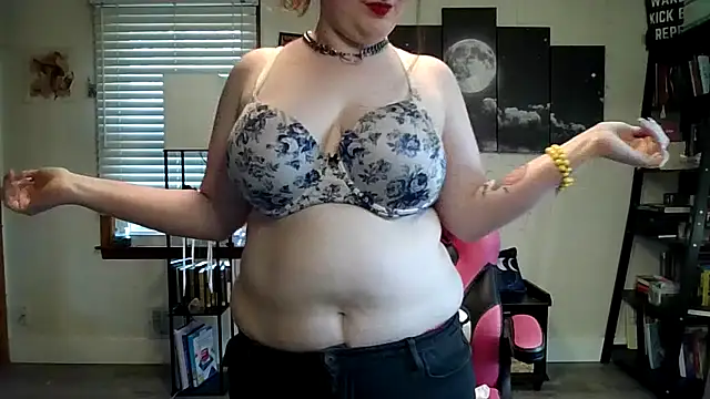 Snapshot of naughtylittlebella chatting on 12/17/25, 07:41 naughtylittlebella online show from 12/17/25, 07:41