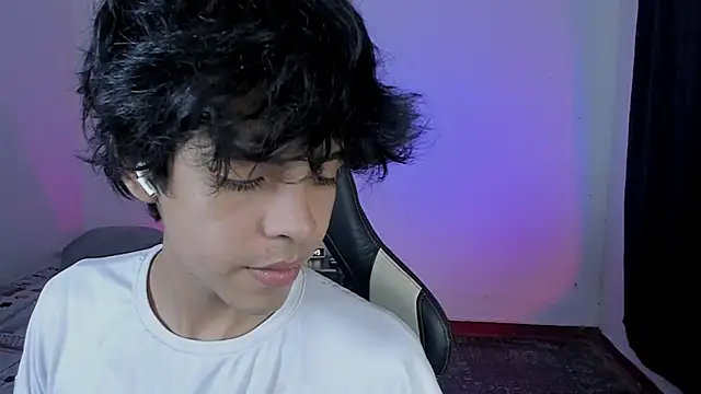 Alan26  online show from 11/18/25, 02:27