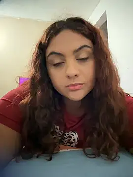 Lynna-pvuline online show from 04/15/26, 02:39