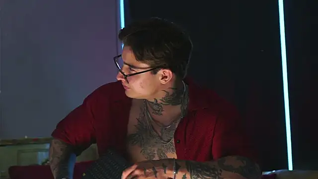 dantecoppolaa  online show from 10/18/25, 08:55