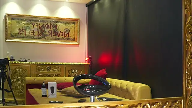 dantecoppolaa  online show from 04/16/26, 11:29