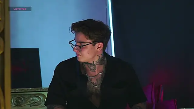 dantecoppolaa  online show from 10/19/25, 08:33