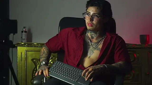 dantecoppolaa  online show from 09/10/25, 11:04