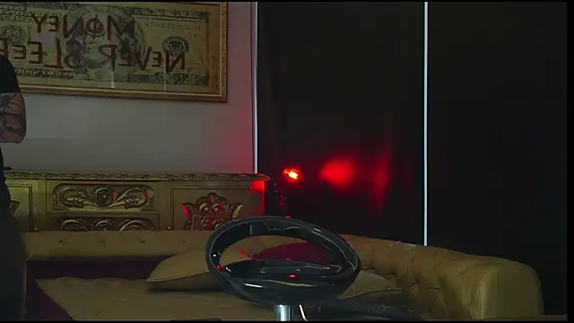 dantecoppolaa  online show from 11/11/25, 10:37