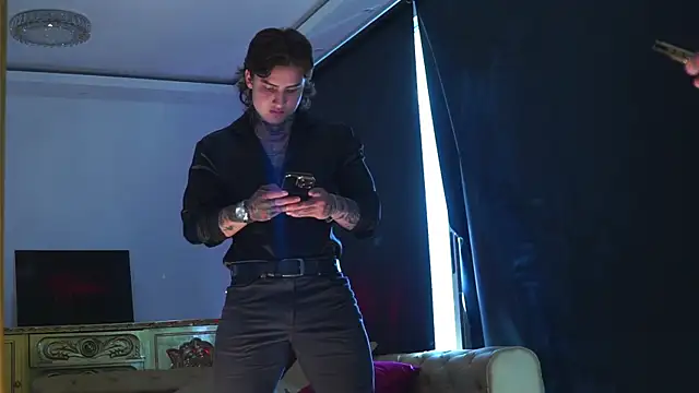 dantecoppolaa  online show from 10/13/25, 08:10