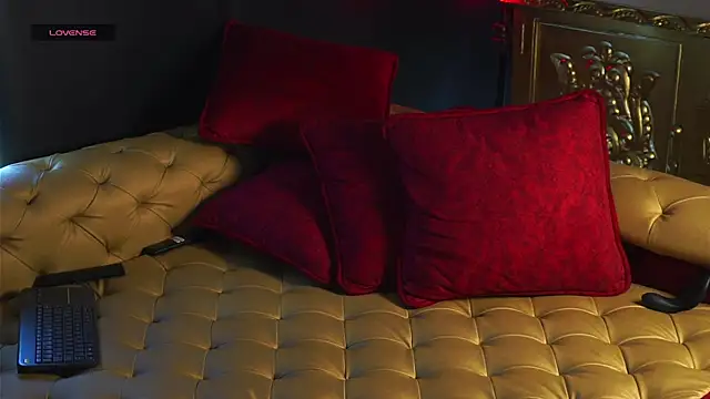 dantecoppolaa  online show from 10/20/25, 09:04