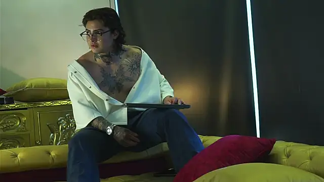 dantecoppolaa  online show from 10/05/25, 08:10