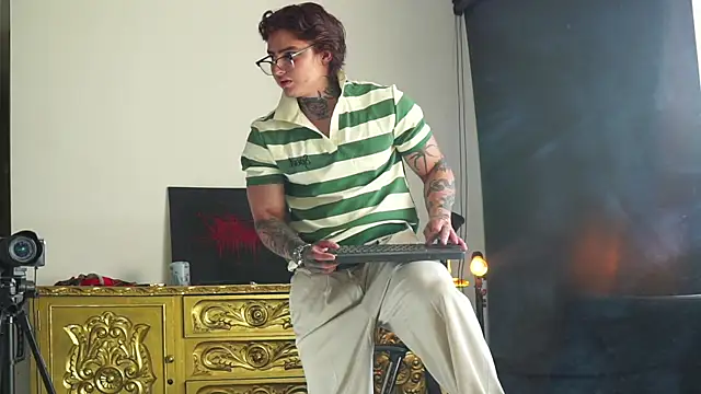 dantecoppolaa  online show from 09/21/25, 09:20