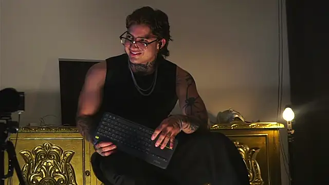 dantecoppolaa  online show from 09/24/25, 11:54